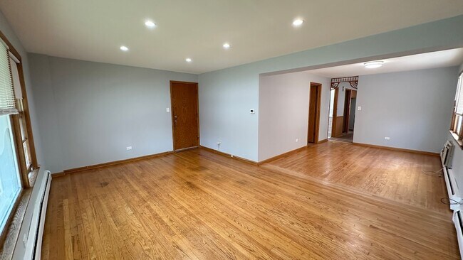 Building Photo - 5128 N Long Ave