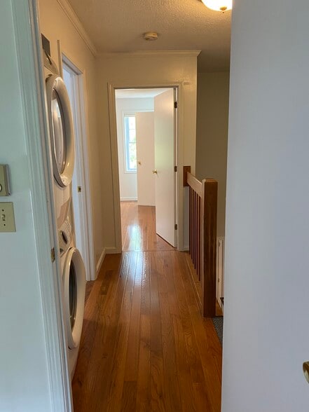 Building Photo - 252 Twin Oaks Ter