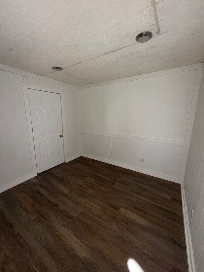 Building Photo - 3081 Sunrise St