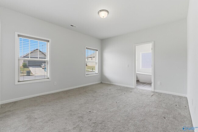 Building Photo - 100 Sartain St