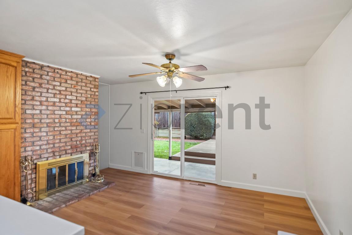 Building Photo - 5063 Maitland Dr