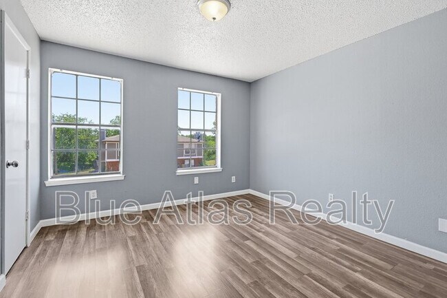 Building Photo - 8108 Foxfire Ln
