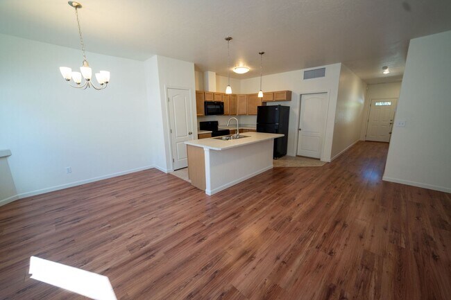 Building Photo - 3 Bedroom 2 1/2 Bath Townhome with Garage