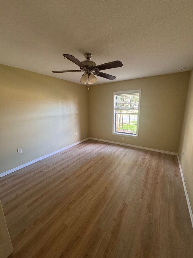 Building Photo - Luxury Living in SummerGlen – Updated 3-Be...