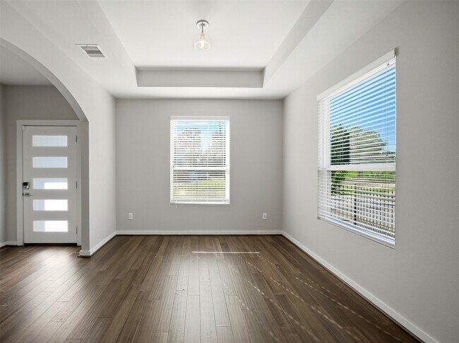Building Photo - 605 Dumble St