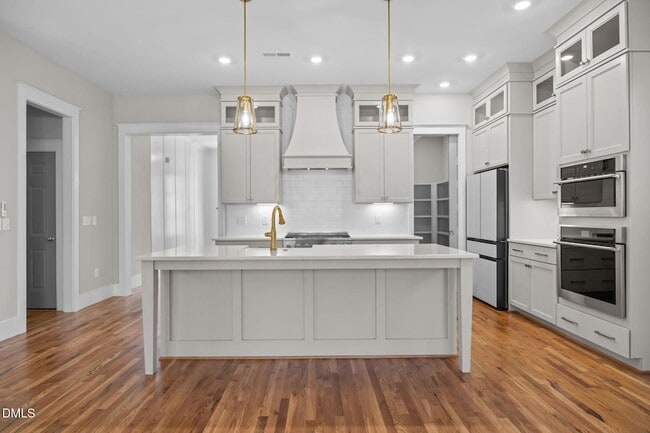 Building Photo - 916 Noisette Ct