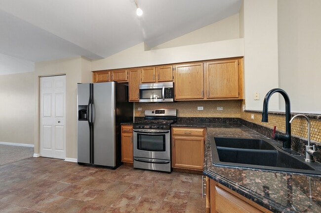 Building Photo - 240 Camel Bend Ct