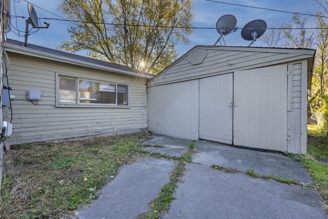 Building Photo - 30061 Hazelwood St