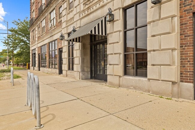 Building Photo - 28 E 16th St