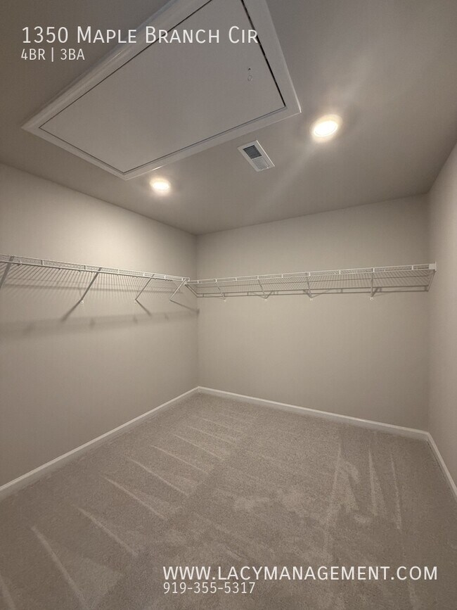 Building Photo - 1350 Maple Br Cir