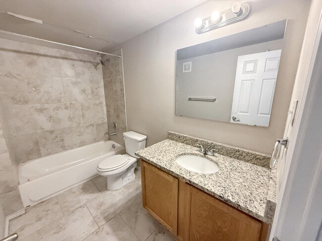 Building Photo - Delightful 3-Bedroom Retreat with Inviting...