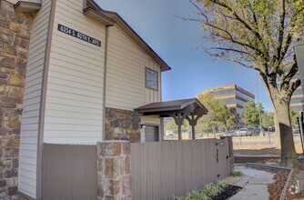 Building Photo - Clean Corner Unit In Shadow Mountain!