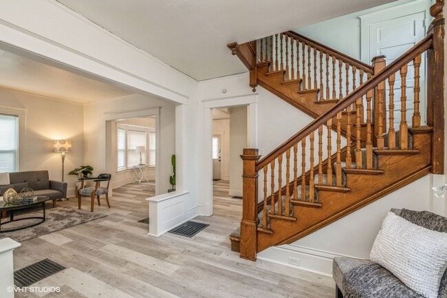 Building Photo - 3 Bedroom Large House for Rent