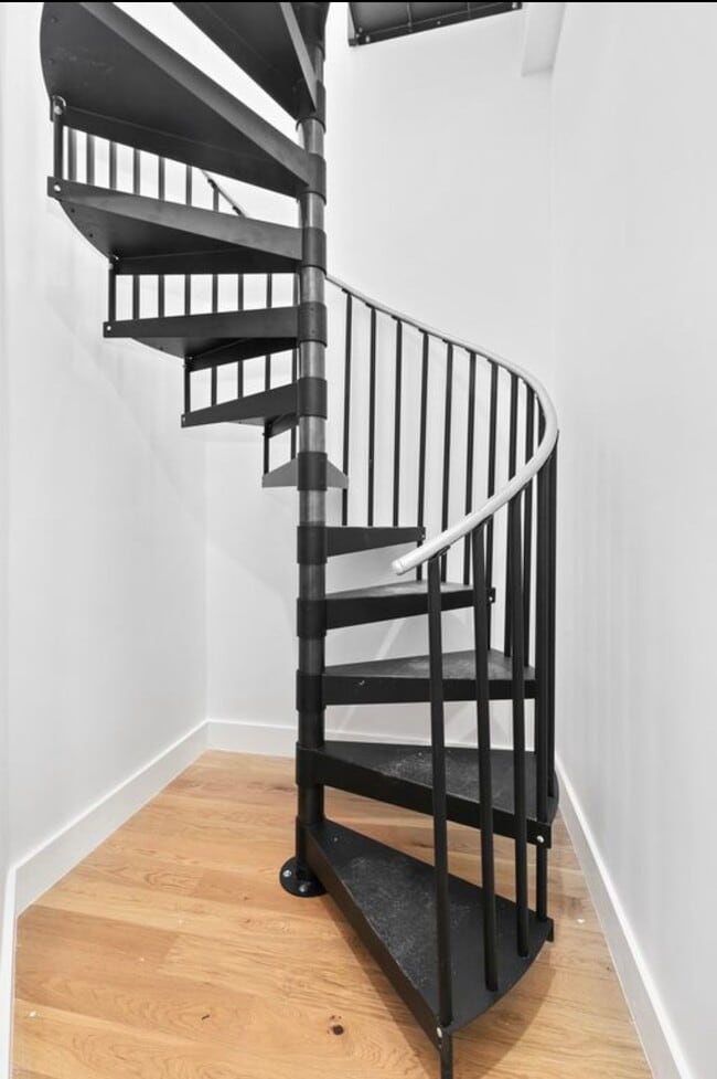 Building Photo - 166 1st Ave