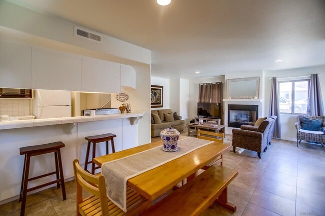 Building Photo - 803 El Carmel Pl