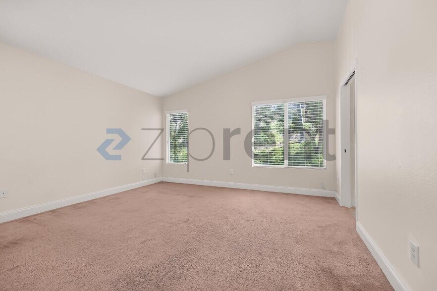 Building Photo - Unit