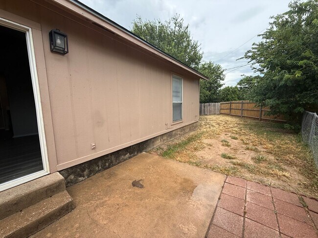 Building Photo - 513 Sierra Cove