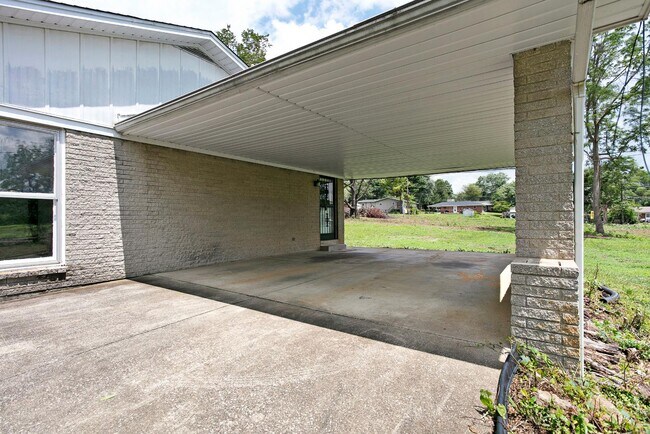 Building Photo - 554 Cox Ln