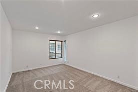 Building Photo - 525 N Sycamore Ave