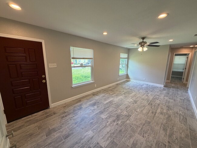 Building Photo - 3838 Manchester Dr