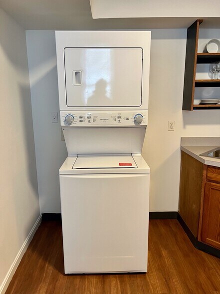 Building Photo - 1104 W 38th St