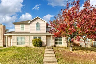 Building Photo - GORGEOUS DUPLEX IN LANCASTER