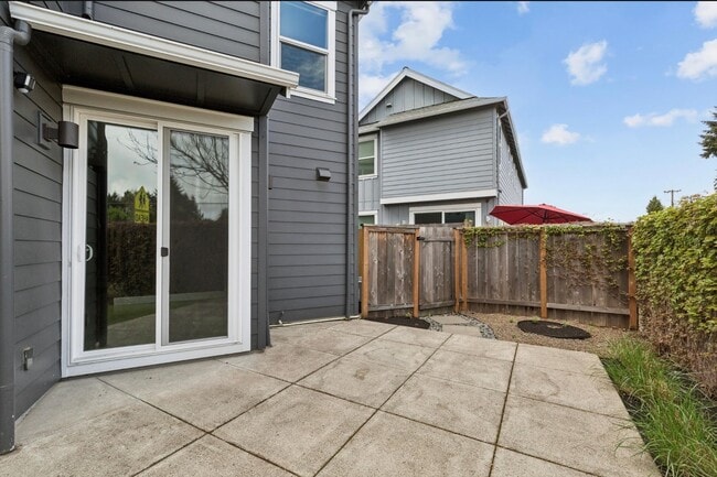 Building Photo - 14825 NW Highcroft Ct