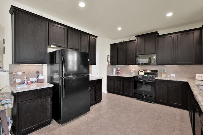 Building Photo - 241 Lake Estates Dr