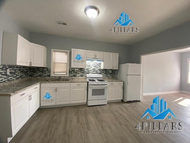 Building Photo - Charming 2 Bedroom, 1 Bath Apartment for Rent