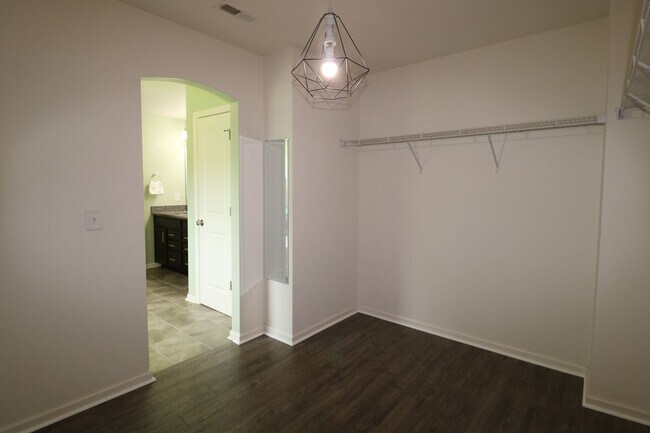 Building Photo - 4515 Wedge Dr