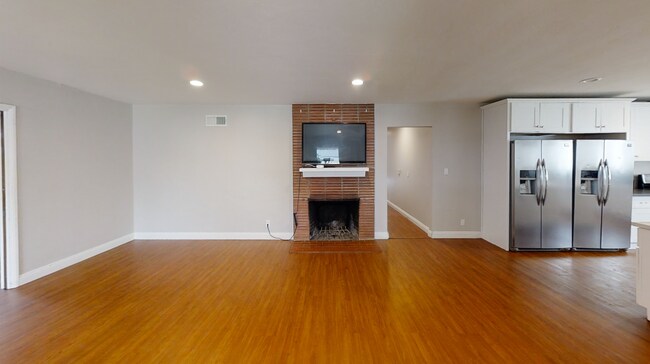 Building Photo - 5532 Mary Ln Dr