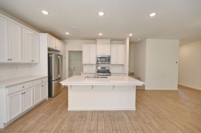 Building Photo - $2,350 Raleigh Dr, 3 Bed, Gated Community, Solar & HOA Pool, Clinton & Armstrong