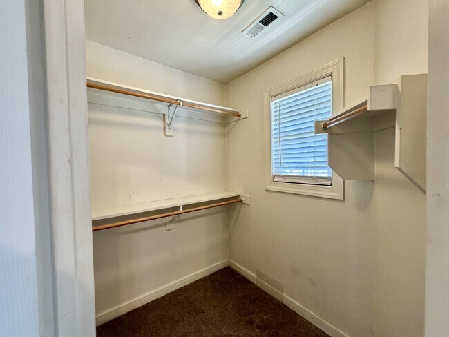 Building Photo - 1705 Hoover Ave
