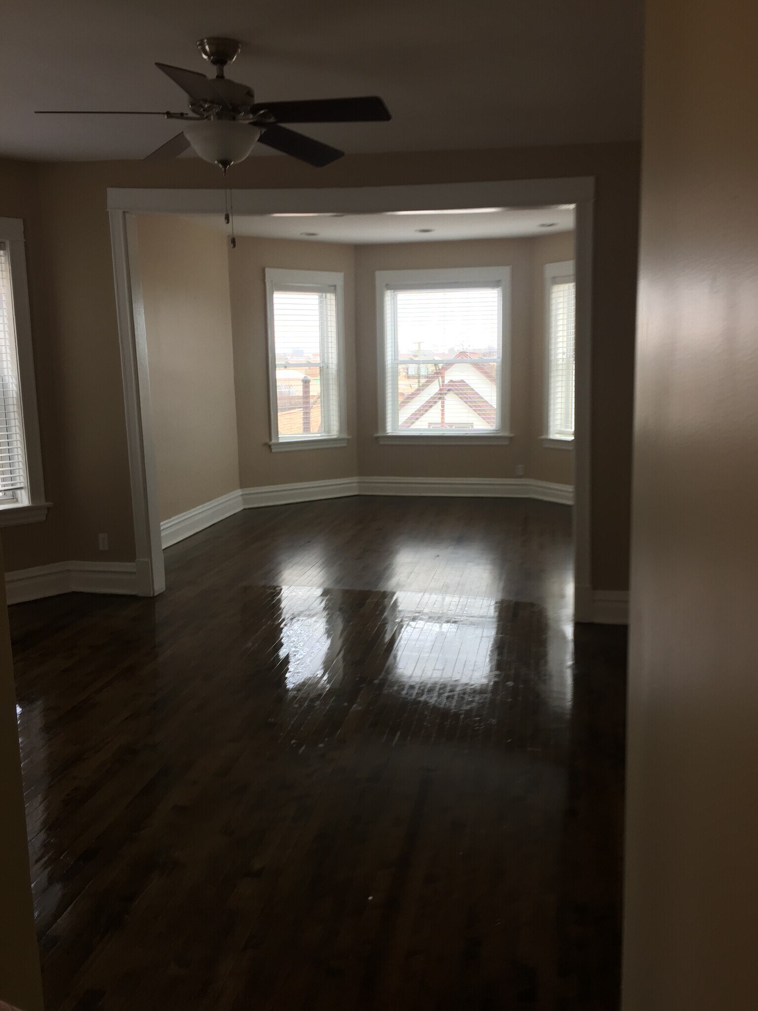 Building Photo - 2960 N Elston Ave