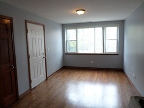 Building Photo - 1554 S Homan Ave