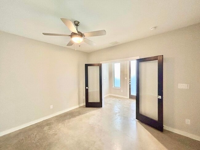 Building Photo - 2204 Lola Ct