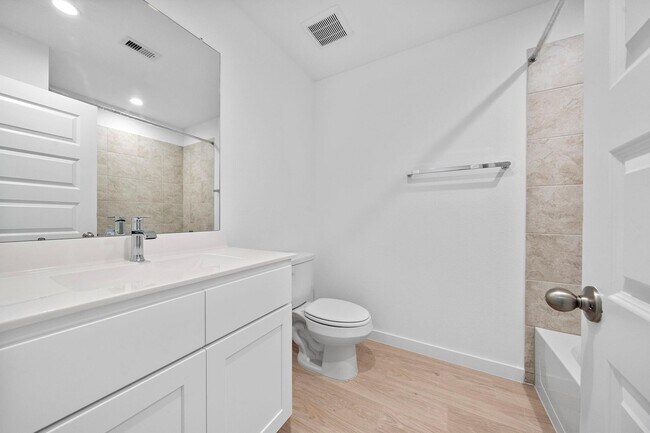 Building Photo - 8027 Veneto Grn Dr