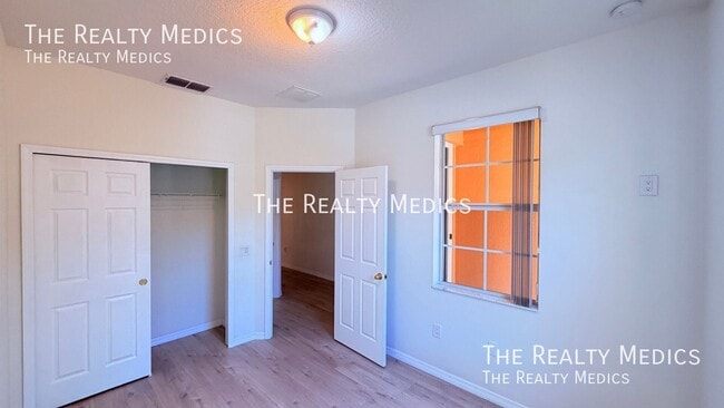 Building Photo - 5161 Regatta Dr