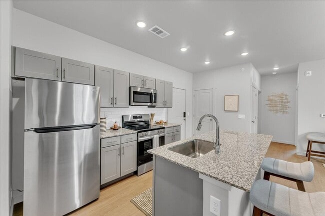 Building Photo - 818 Morningside Dr