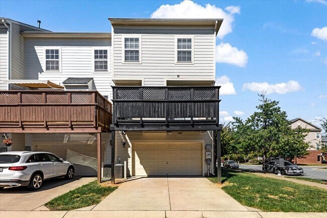 Building Photo - Close to I-95 and Downtown Fredericksburg