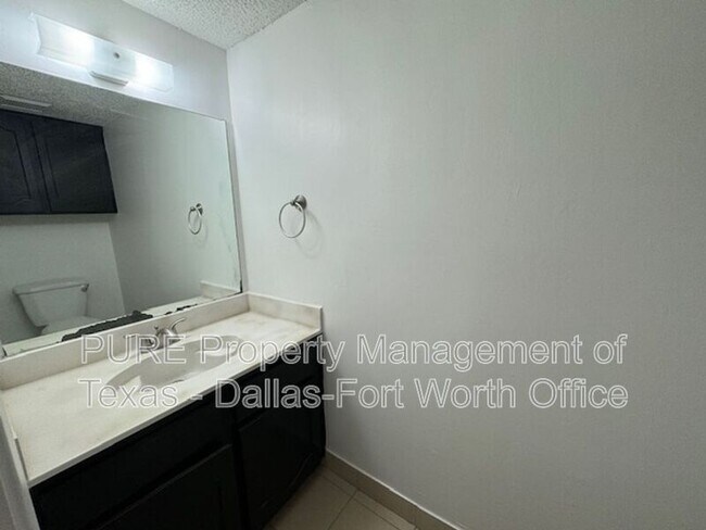 Building Photo - 901 S Mesquite St