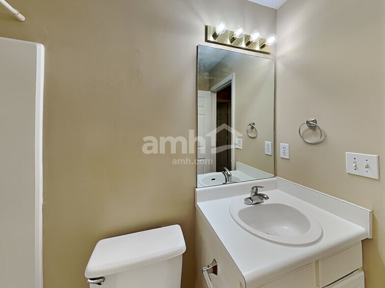 Building Photo - 3668 Jackson Bluff Dr