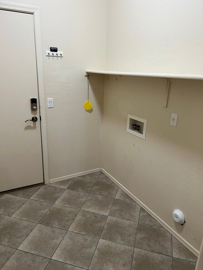 Building Photo - 25 S Quinn Cir