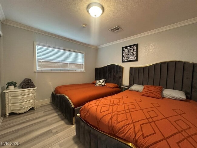 Building Photo - 2419 E Vegas Valley Dr