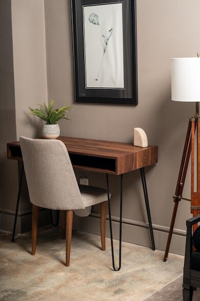 Building Photo - 612 W 8th Ave