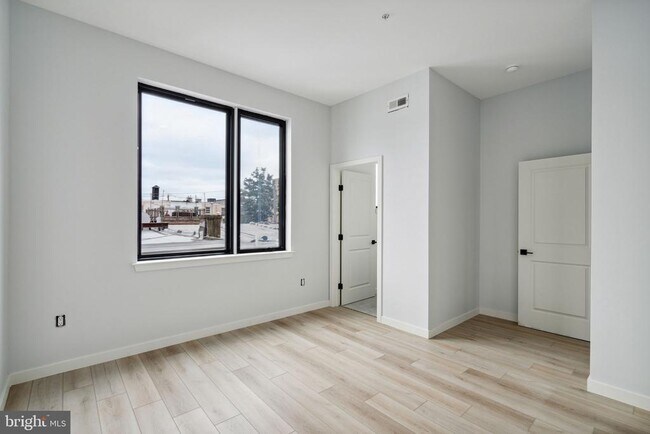 Building Photo - 1112 E Berks St