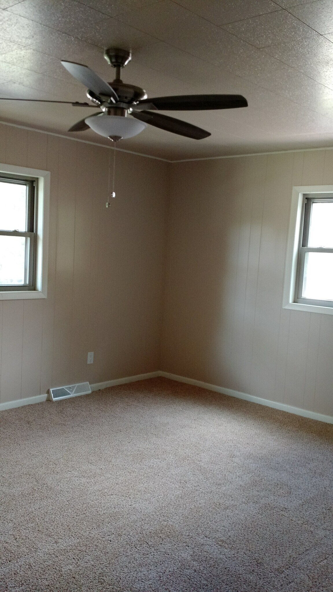 Building Photo - N2724 Duvenick Ln