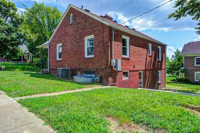 Building Photo - 601 Walnut St