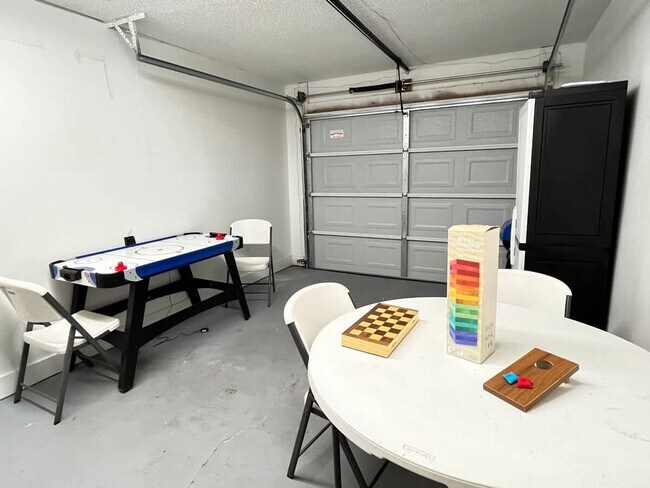 Building Photo - 302 Manden Rd