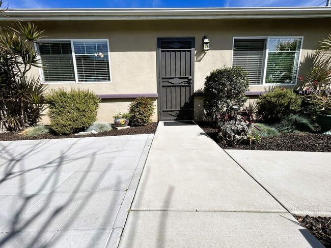 Building Photo - Stylish Remodel Near Beach & Downtown